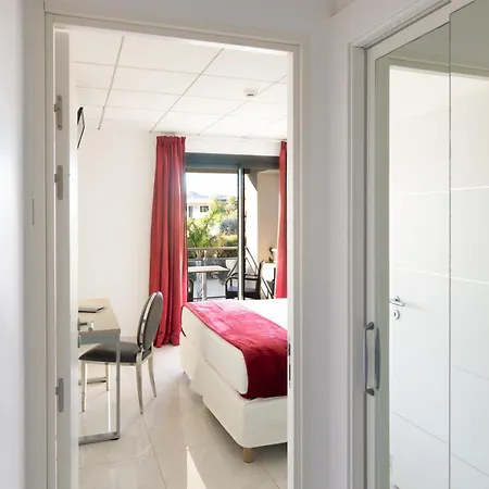 Les Roches Blanches Hotel 3*