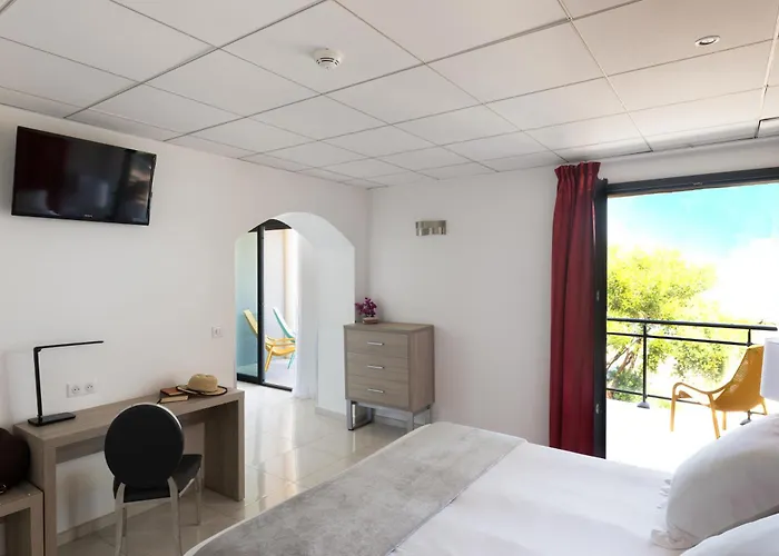 Les Roches Blanches Hotel 3*