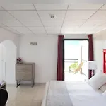 Готель Les Roches Blanches 3*