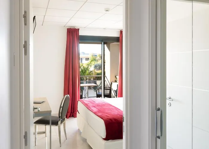 Les Roches Blanches Szálloda 3*