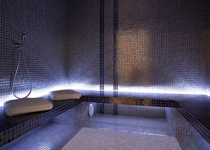 罗切布兰切酒店