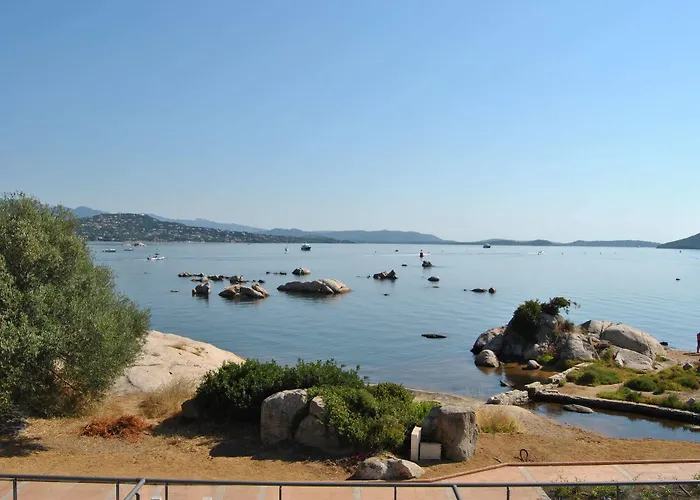 罗切布兰切酒店 3*